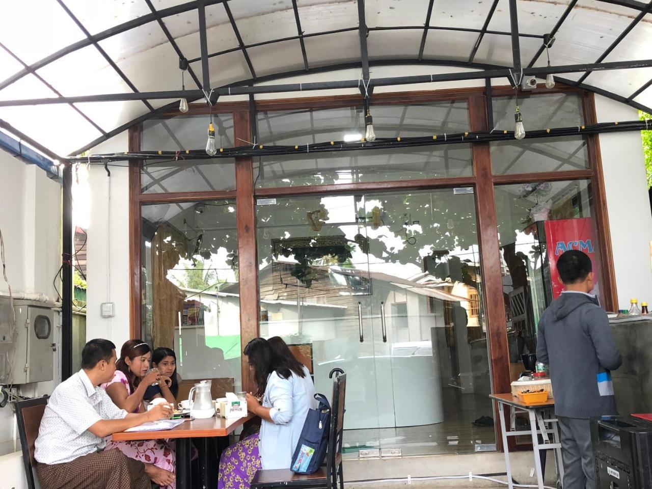 The Lodge Yangon Poshtel Eksteriør billede