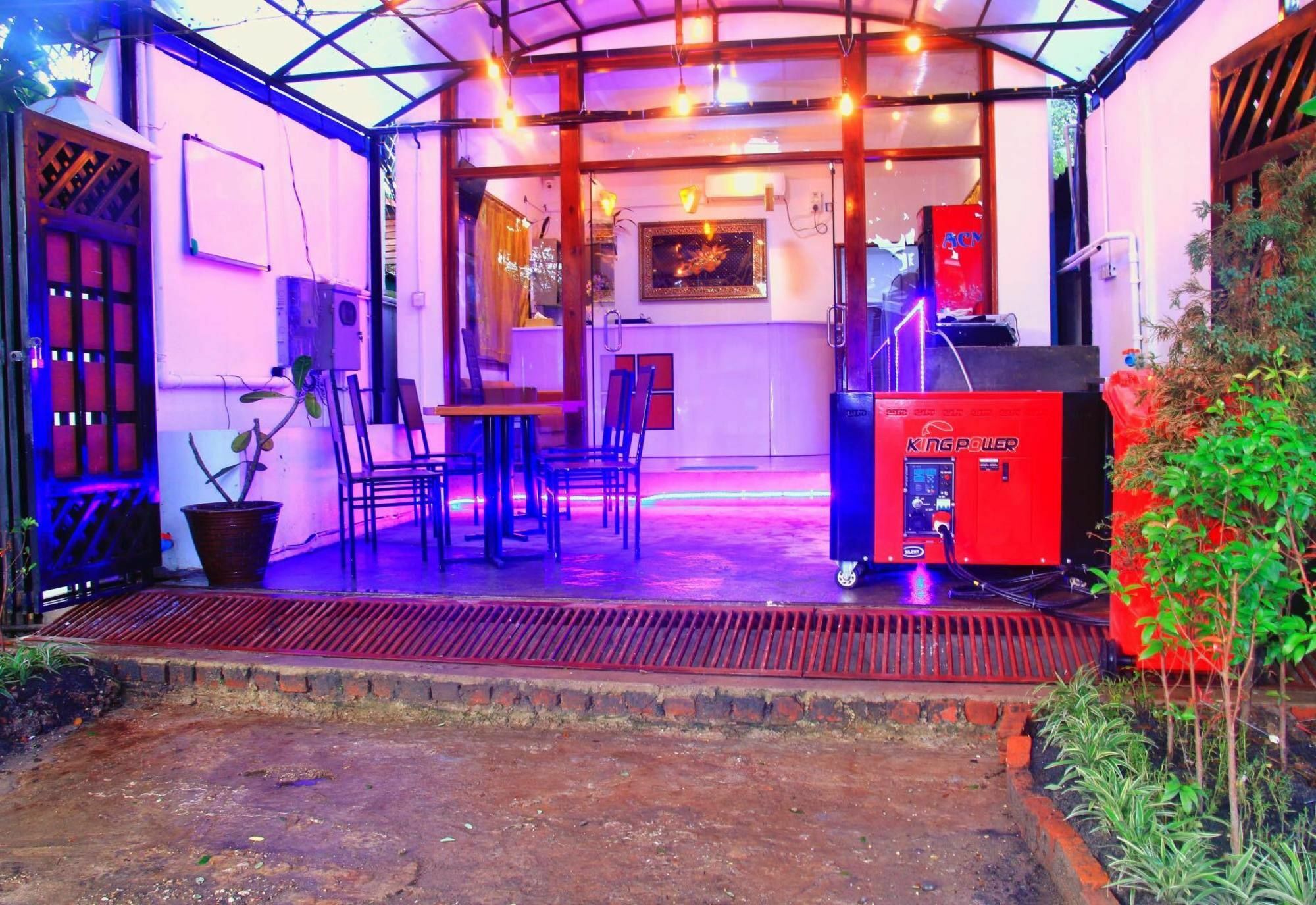 The Lodge Yangon Poshtel Eksteriør billede